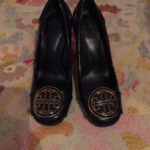Tory Burch Black /Gold pumps 2.5 inches size 6